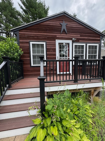 6 East Ln, Sandown, NH 03873