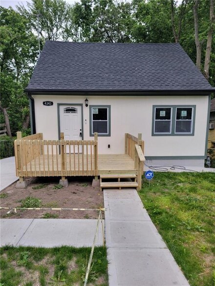 4343 Monroe Ave, Kansas City, MO 64130