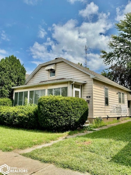 706 S 9th St, Burlington, IA 52601