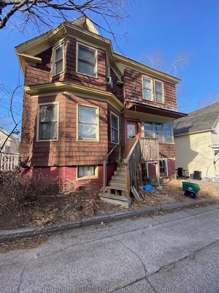 6 Oak St, Concord, NH 03301