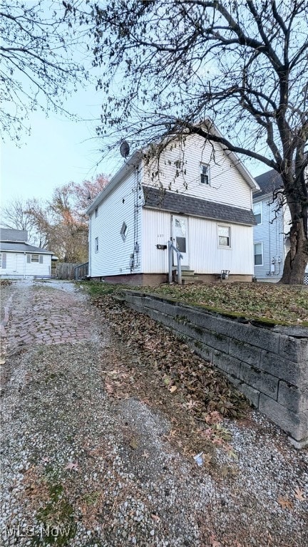 689 Kling St, Akron, OH 44311