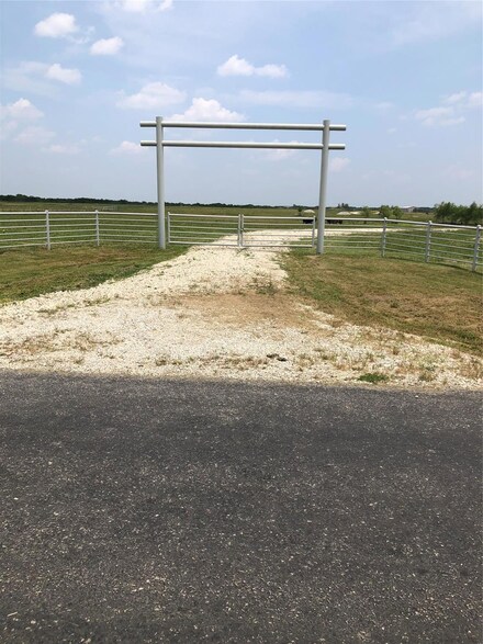 3428 Southmayd Rd, Whitesboro, TX 76273
