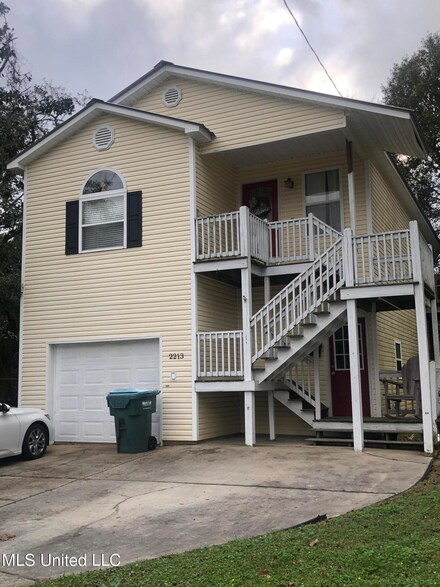 2213 Little St, Pascagoula, MS 39567