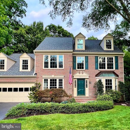 8617 Oak Brook Ln, Fairfax Station, VA 22039