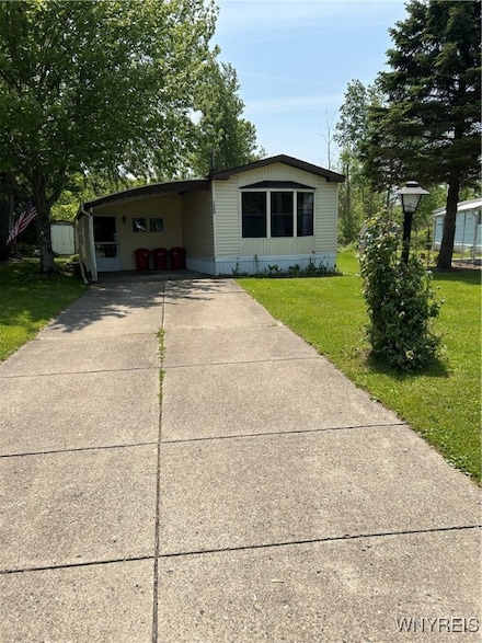 1069 Creekside Dr, Derby, NY 14047