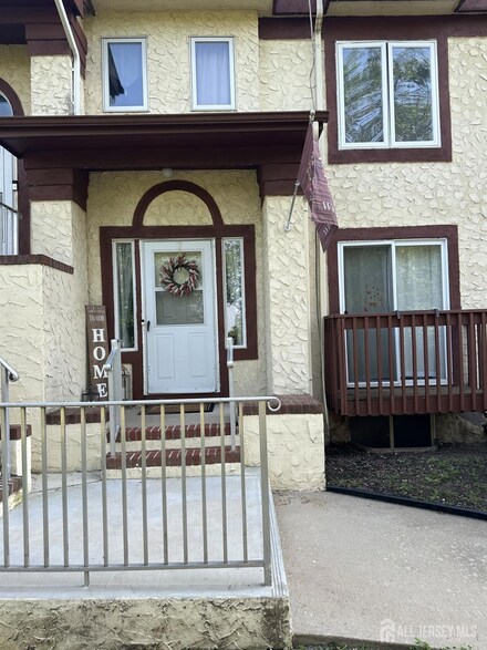 109 Michaels Ct, Woodbridge, NJ 07095