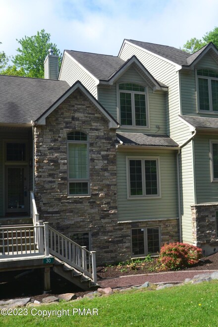 30 Mountainwoods Dr, Lake Harmony, PA 18624