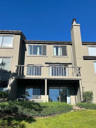 87 Shoreline Rd, Lake Barrington, IL 60010