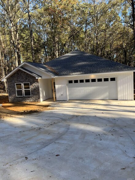 240 Central Ave, Bauxite, AR 72011