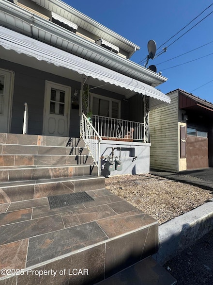 738 N Manhattan Ct, Hazleton, PA 18201