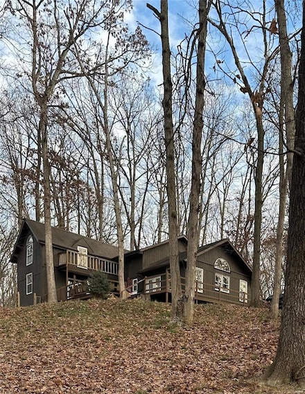 21492 Oak Rest Rd, Brighton, IL 62012