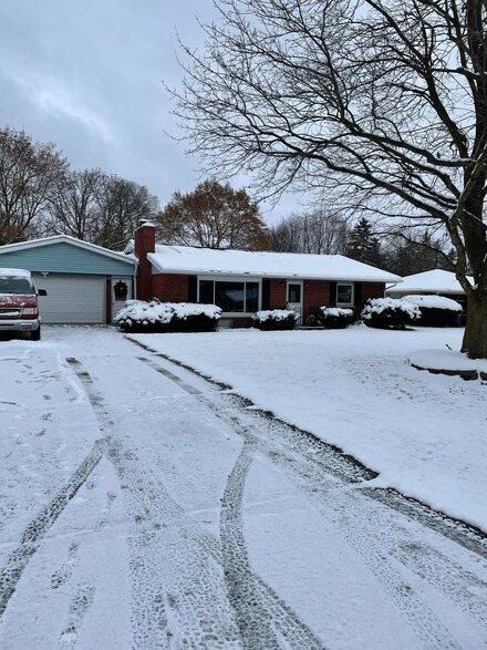 3721 Woodmere Ln, Kalamazoo, MI 49048