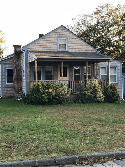 29 Hacker St, Fairhaven, MA 02719