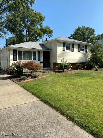 1322 W 44th St, Lorain, OH 44053