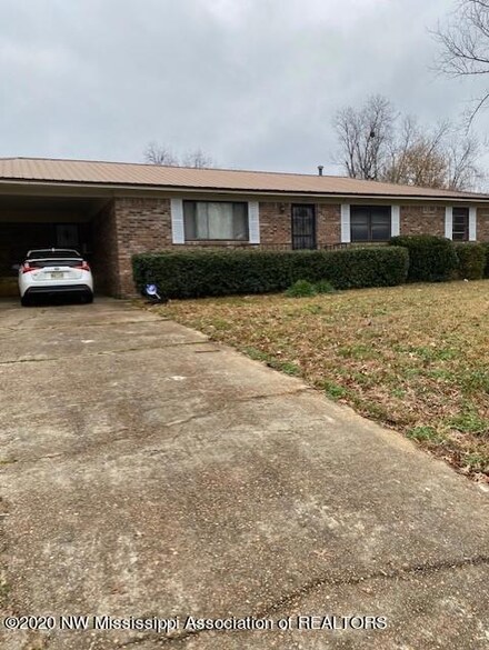 636 Coleman Ave, Holly Springs, MS 38635