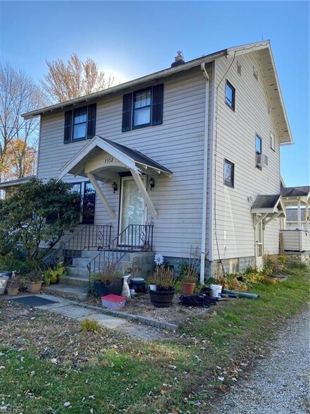 3352 Wadsworth Rd, Norton, OH 44203