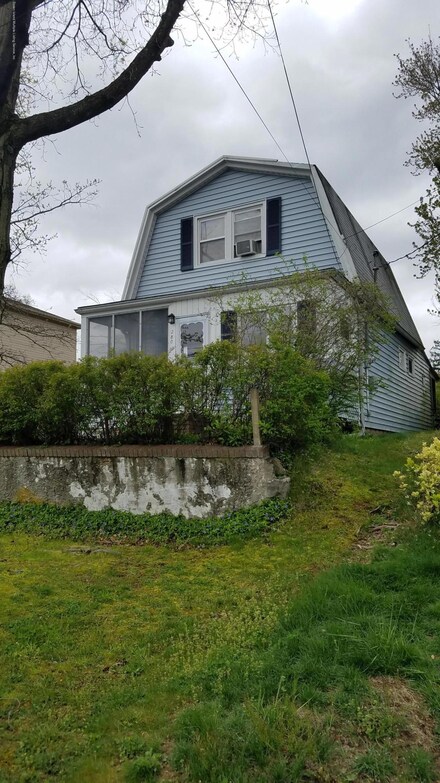 280 Loretto St, Staten Island, NY 10307