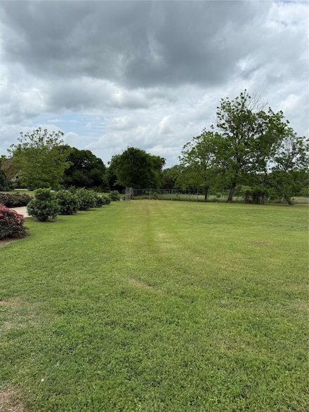 215 N Cummings Dr, Alvarado, TX 76009