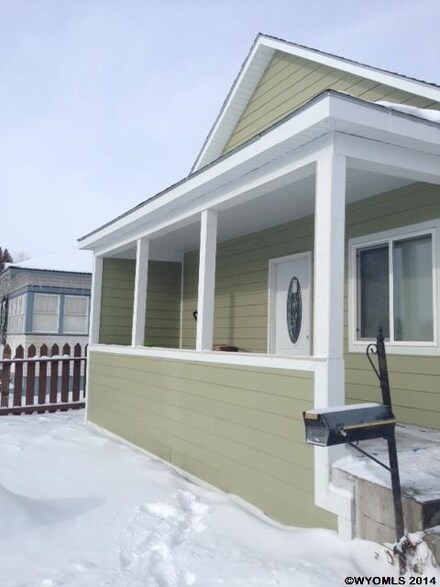 913 W Cedar St, Rawlins, WY 82301