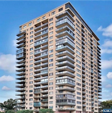 1203 River Rd Unit 17G, Edgewater, NJ 07020
