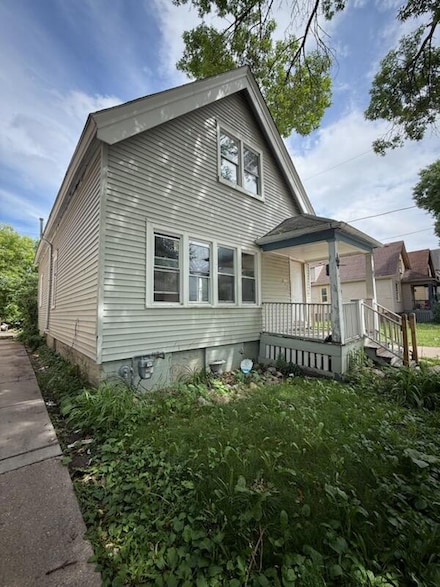 2564 N 17th St, Milwaukee, WI 53206