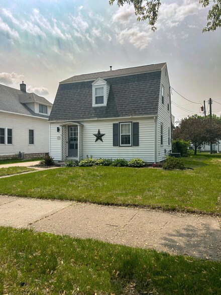 505 E 4th St, Winona, MN 55987