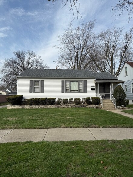 18540 Miller Dr, Lansing, IL 60438