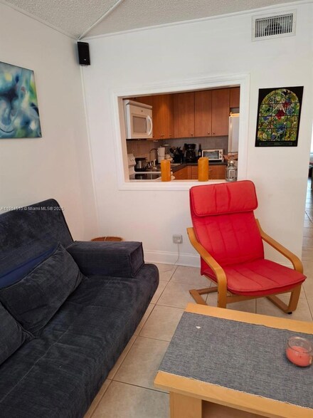 9081 Sunrise Lakes Blvd Unit 105, Sunrise, FL 33322