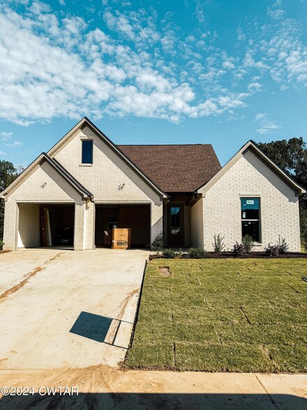 76 Kingston Creek Dr, Jackson, TN 38305