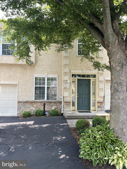 121 Castle Dr, North Wales, PA 19454