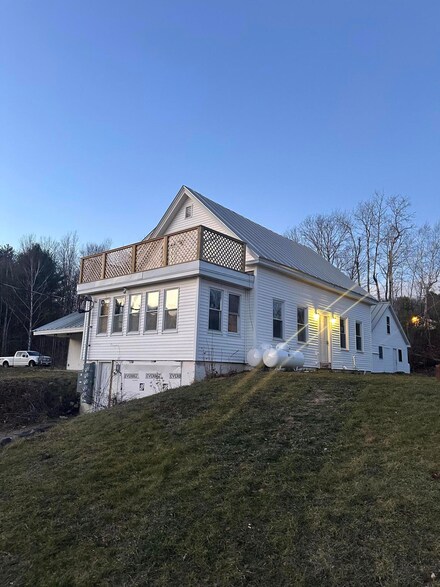 363 Windsor Rd, South China, ME 04358