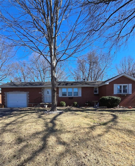 511 Courtesy Ln, Bethalto, IL 62010