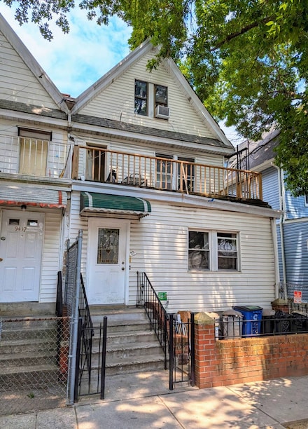 94-19 40th Rd, Elmhurst, NY 11373
