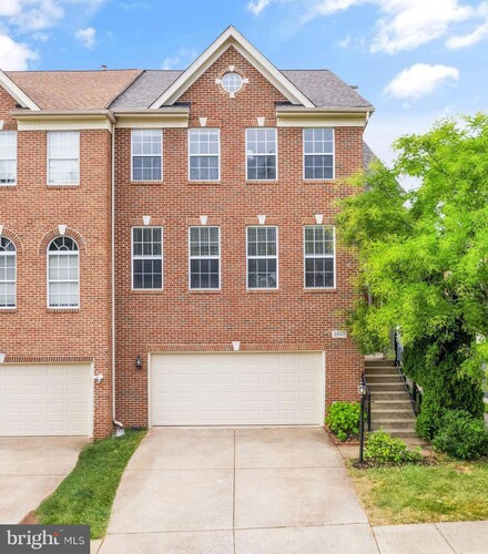 2640 Logan Wood Dr, Herndon, VA 20171