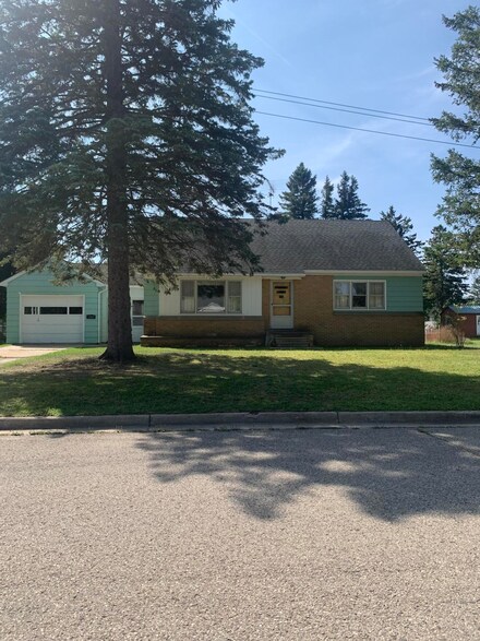 123 W 6th St, Gaylord, MI 49735