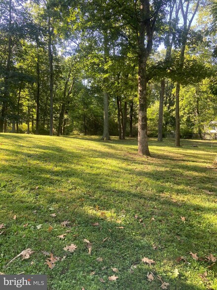 6 Timberlane Dr, Pennington, NJ 08534