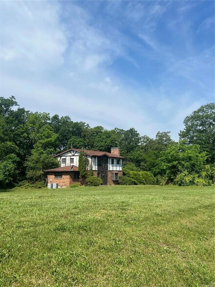 5405 Deer Hill Rd, Waterloo, IL 62298