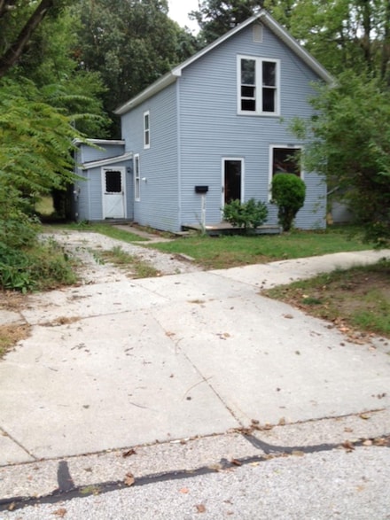 2252 Bourdon St, Muskegon, MI 49441