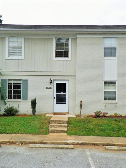 5701 Bramblegate Rd Unit B, Greensboro, NC 27409