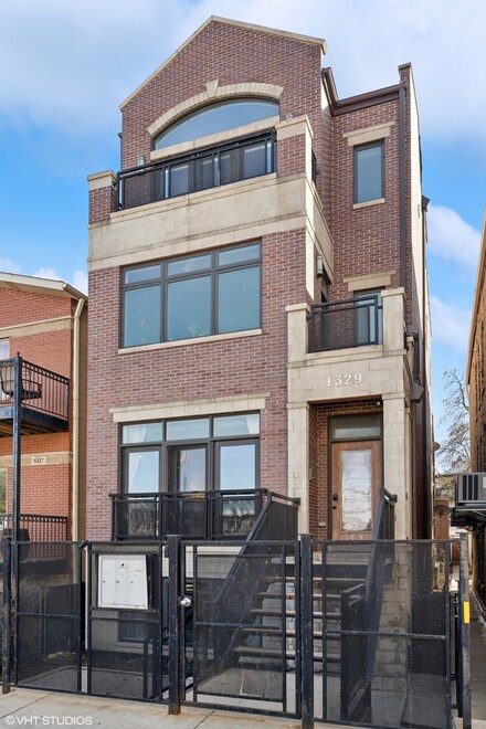 1329 W Walton St Unit 1, Chicago, IL 60642