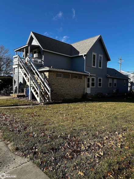 806 3rd St, Victor, IA 52347