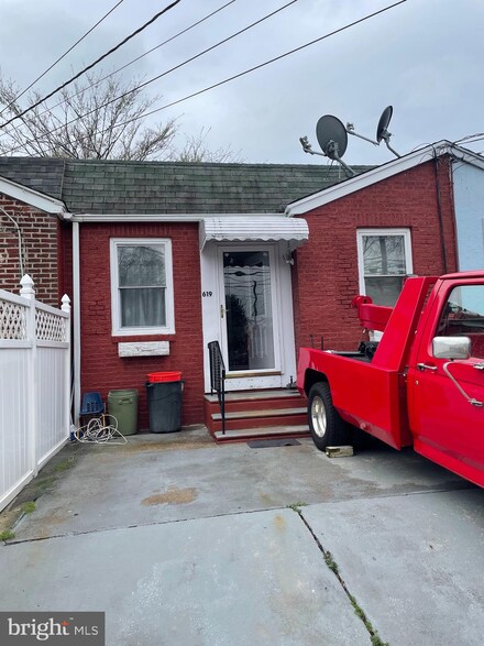619 N 32nd St, Camden, NJ 08105