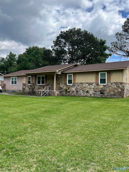 2143 Meadowood Dr, Gadsden, AL 35907