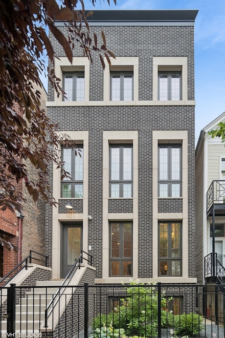 823 W George St Unit 1, Chicago, IL 60657