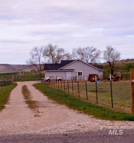9484 Hardtrigger Rd, Melba, ID 83641