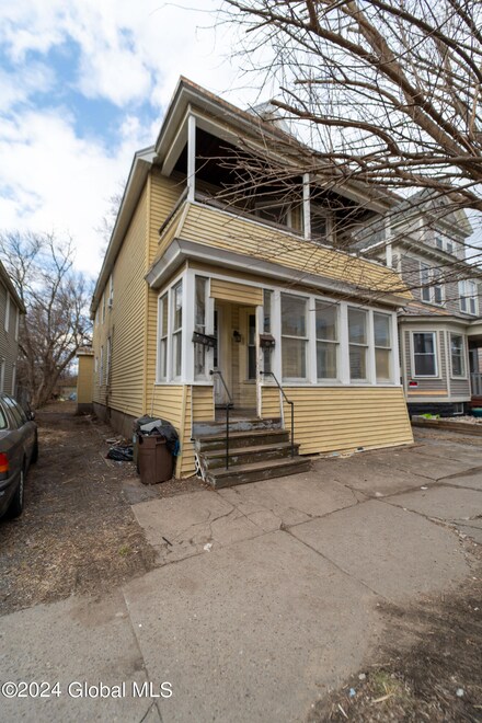53 Mcclellan St, Schenectady, NY 12304