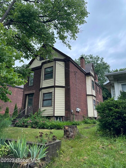21 Sand Creek Rd, Albany, NY 12205