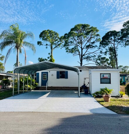 10729 Firestone Ct Unit 22-I, North Fort Myers, FL 33903