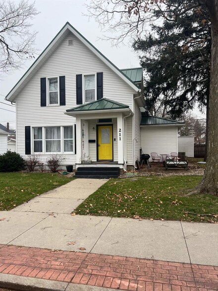 211 E Purl St, Goshen, IN 46526
