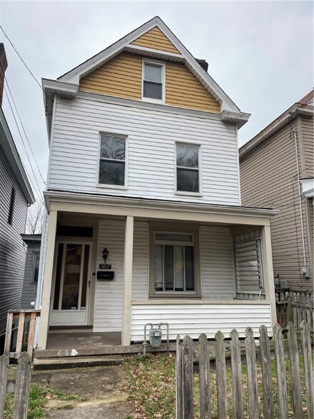1017 Uvilla St, Pittsburgh, PA 15220